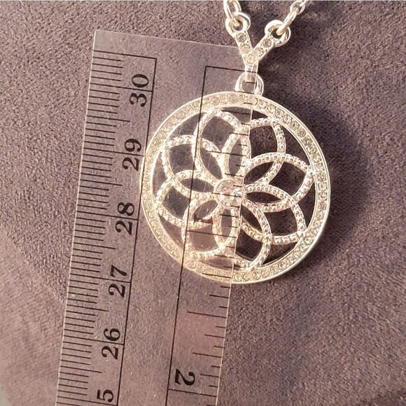 Clear Crystal Round Long Openwork Pendant Necklace - Picture 5 of 7